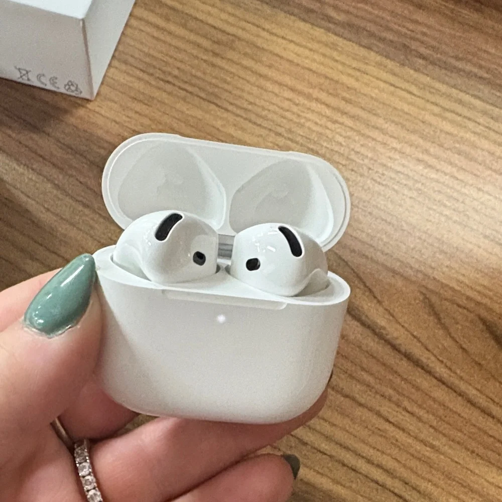 Apple Airpods 4 - BRAND NEW